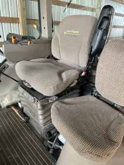 2013 John Deere 8235R Image