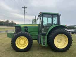 2009 John Deere 7330 Image