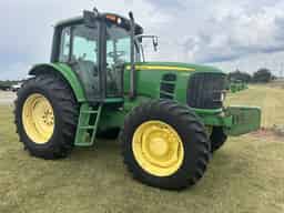 2009 John Deere 7330 Image