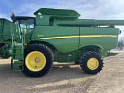 2014 John Deere S670 Image