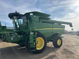 2014 John Deere S670 Image