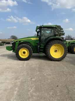 2022 John Deere 8R 370 Image