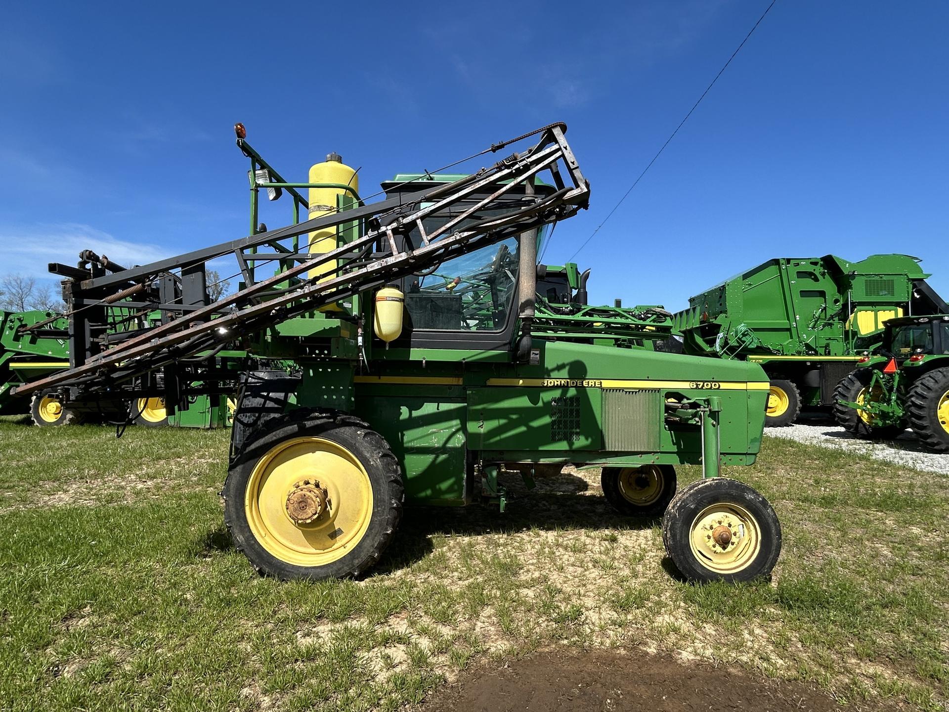 2001 John Deere 6700 Image