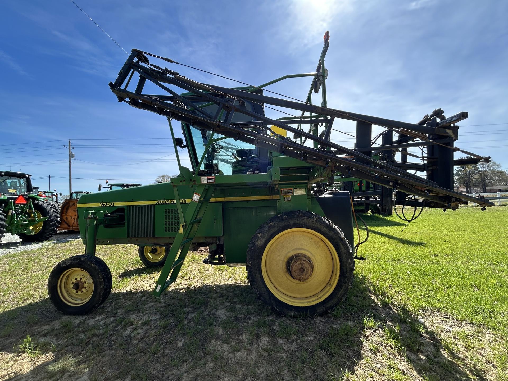 2001 John Deere 6700 Image