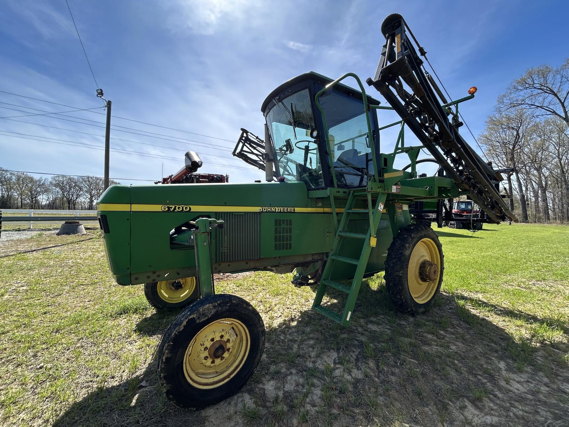 2001 John Deere 6700 Image