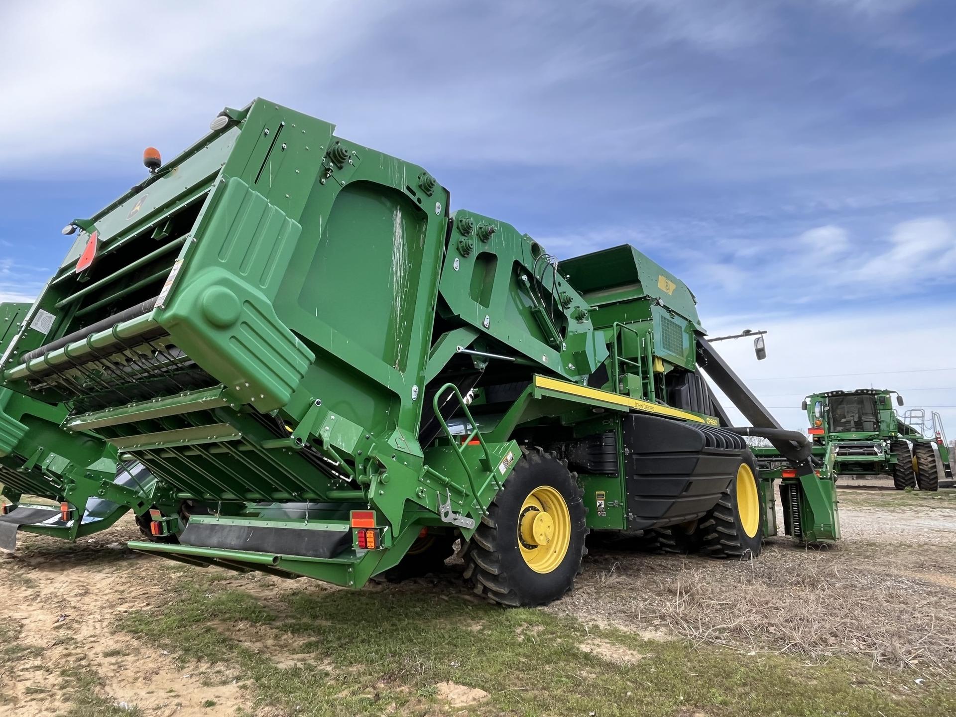 2021 John Deere CP690 Image
