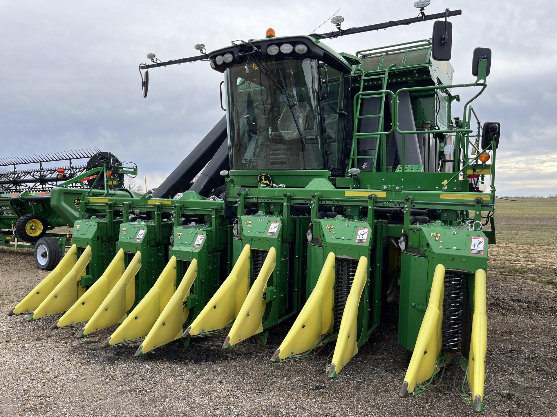 2021 John Deere CP690 Image