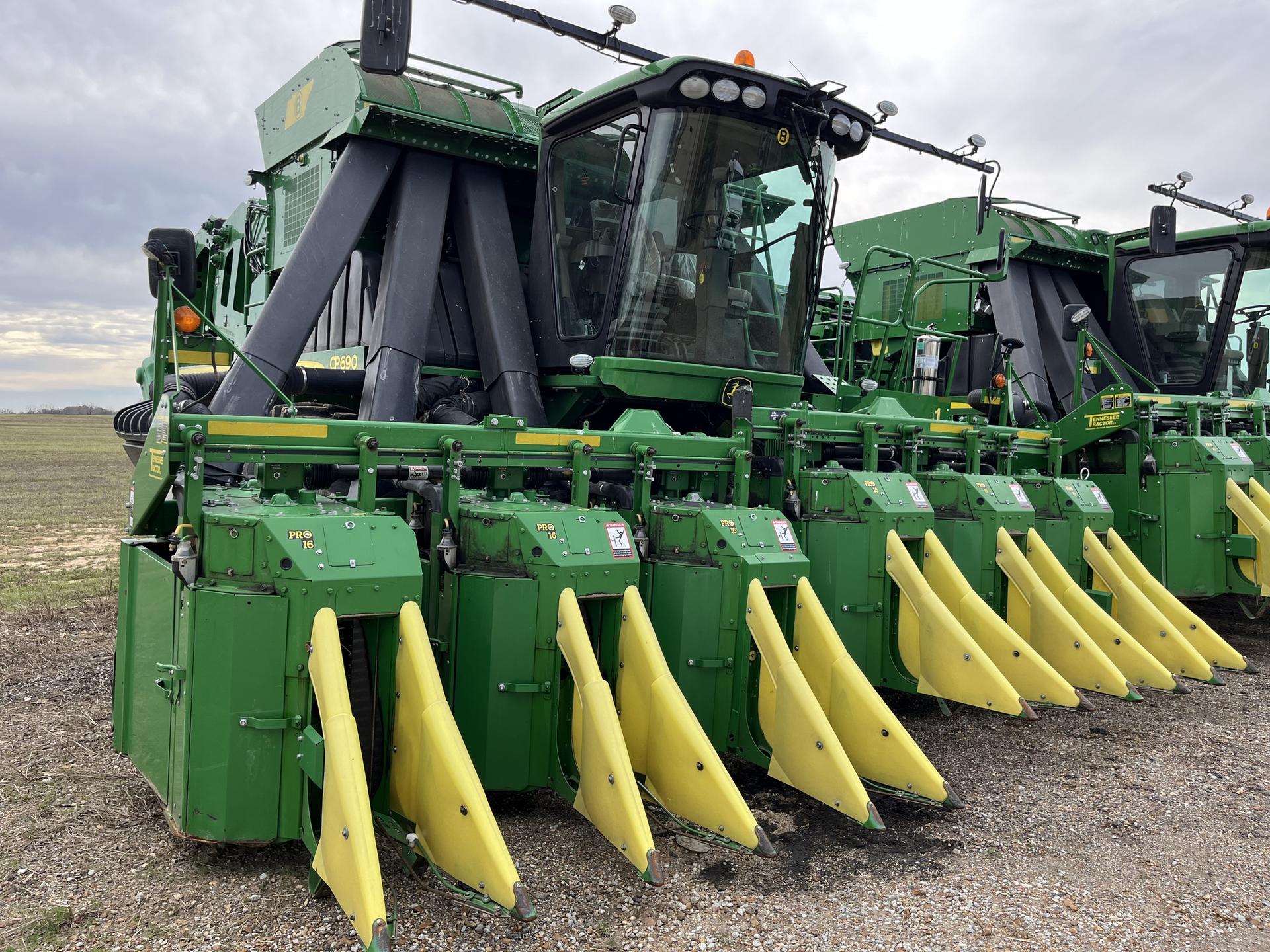 2021 John Deere CP690 Image