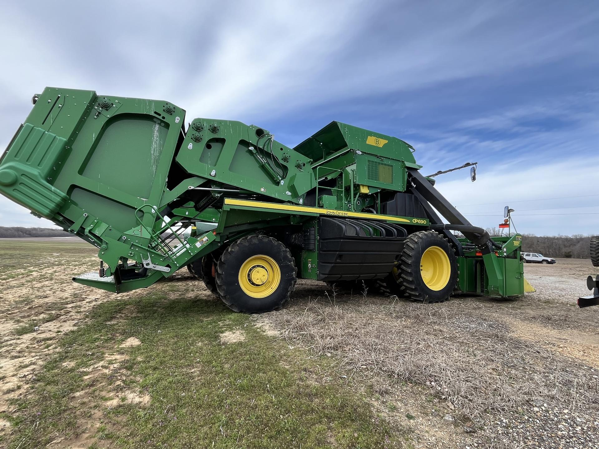 2021 John Deere CP690 Image