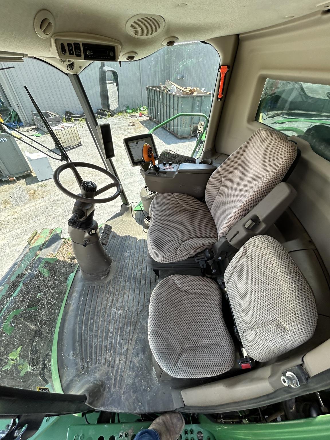 2015 John Deere S670 Image