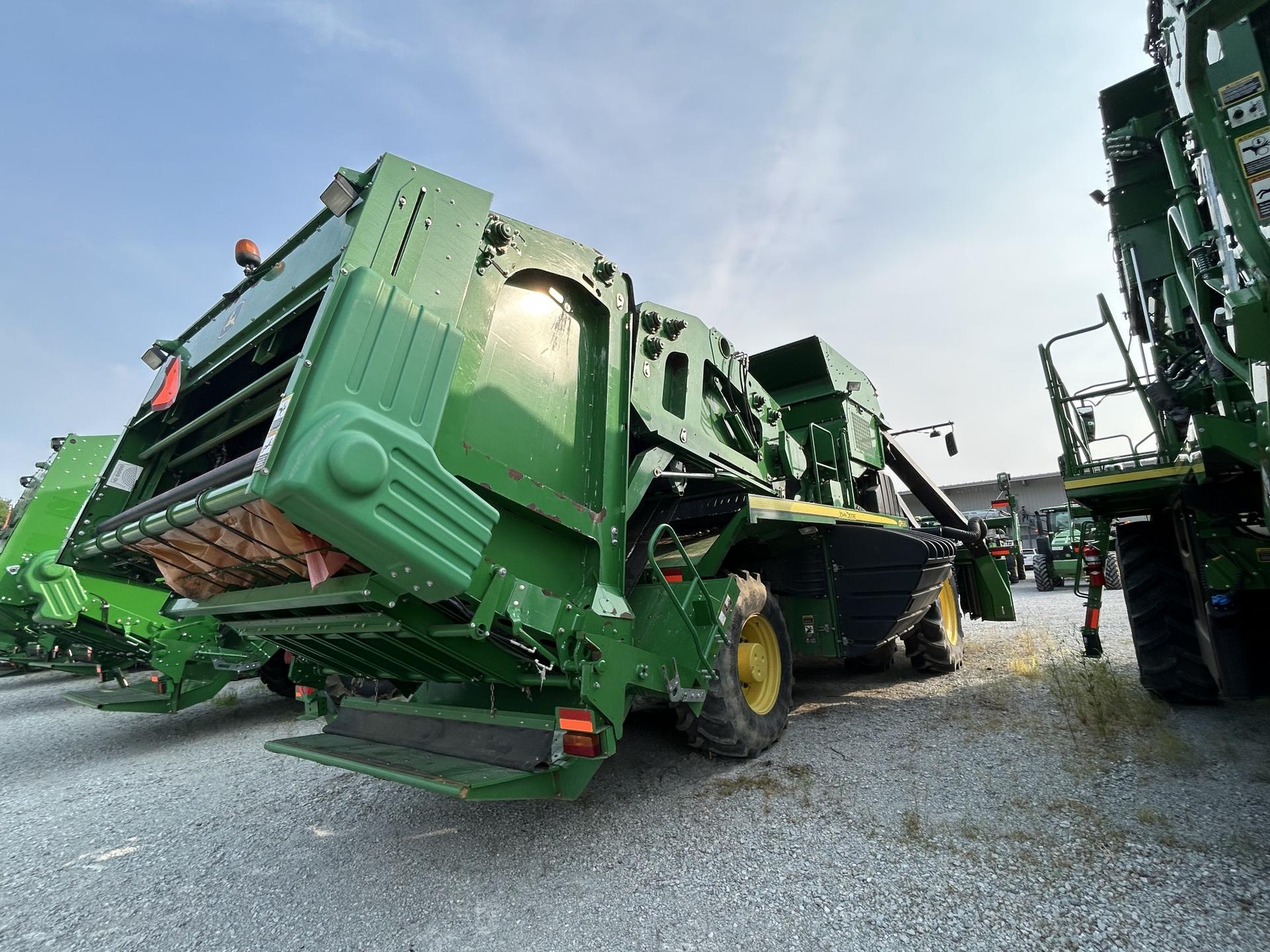 2015 John Deere CP690 Image