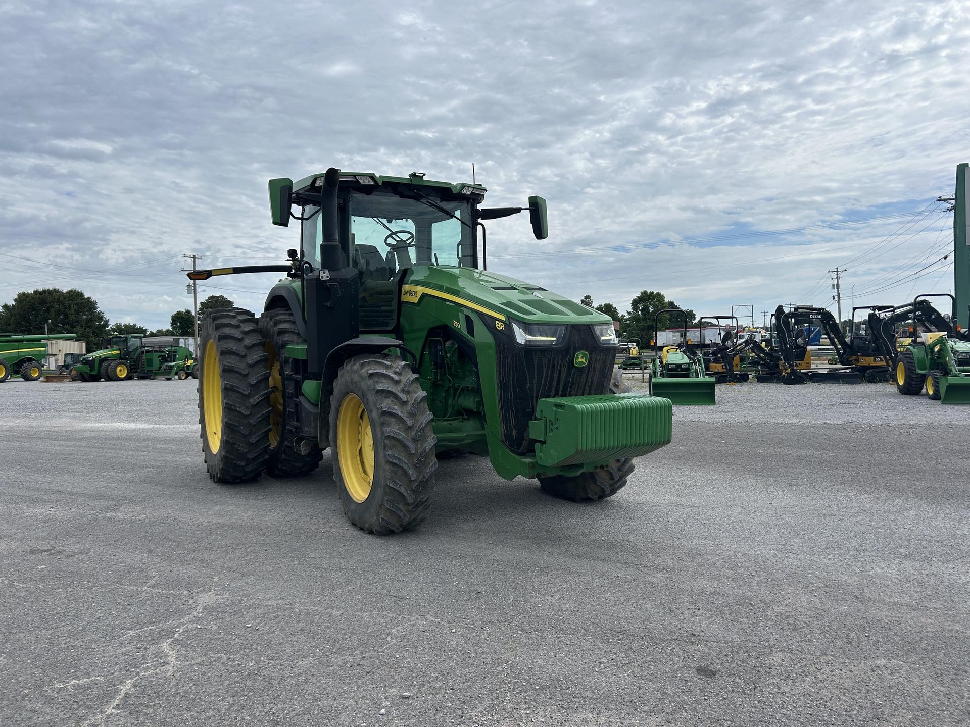 2022 John Deere 8R 250 Image