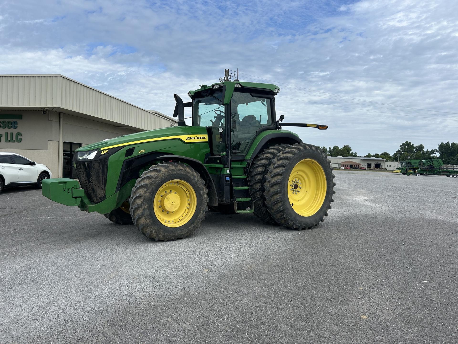 2022 John Deere 8R 250 Image