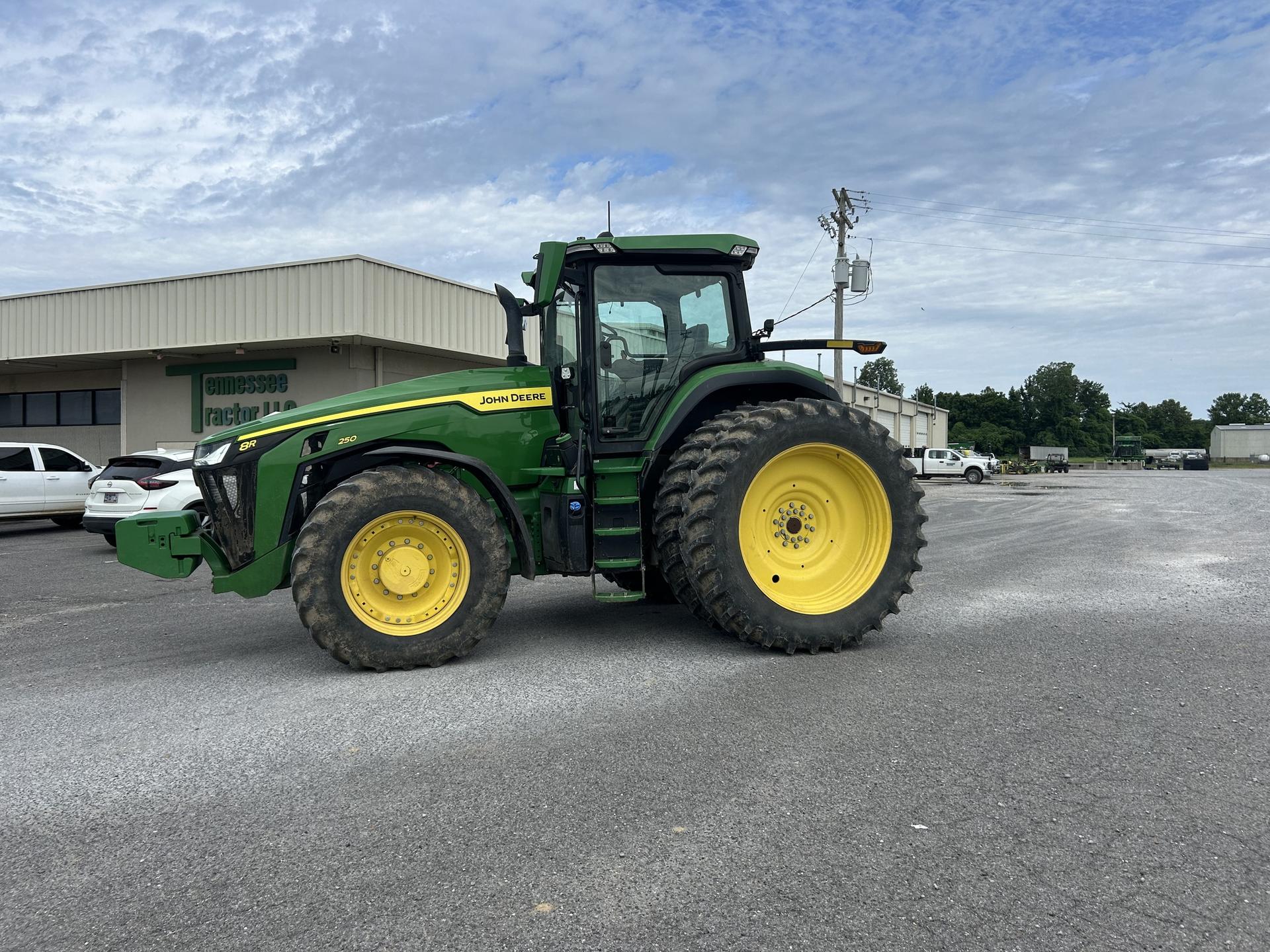 2022 John Deere 8R 250 Image