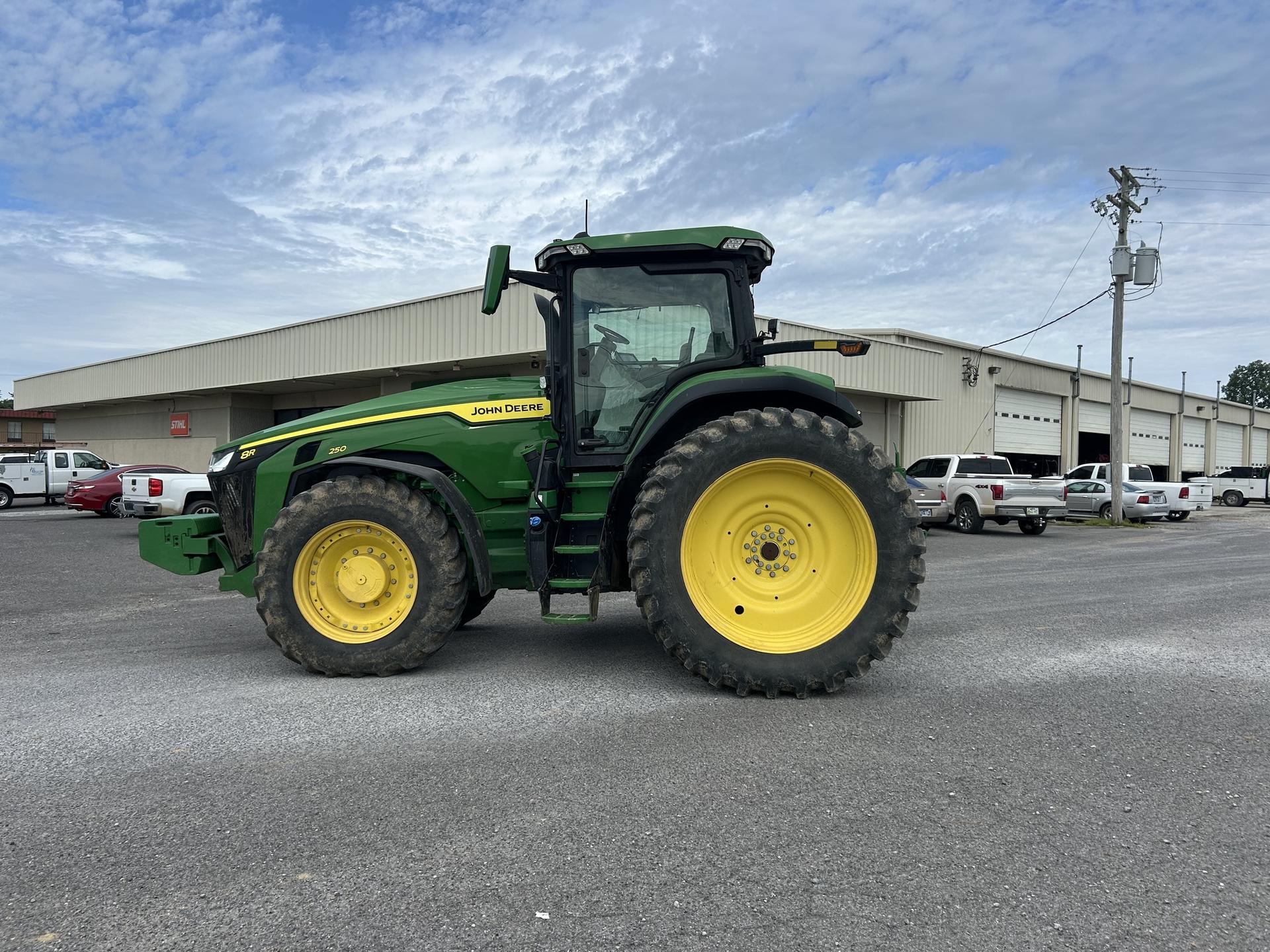 2022 John Deere 8R 250 Image