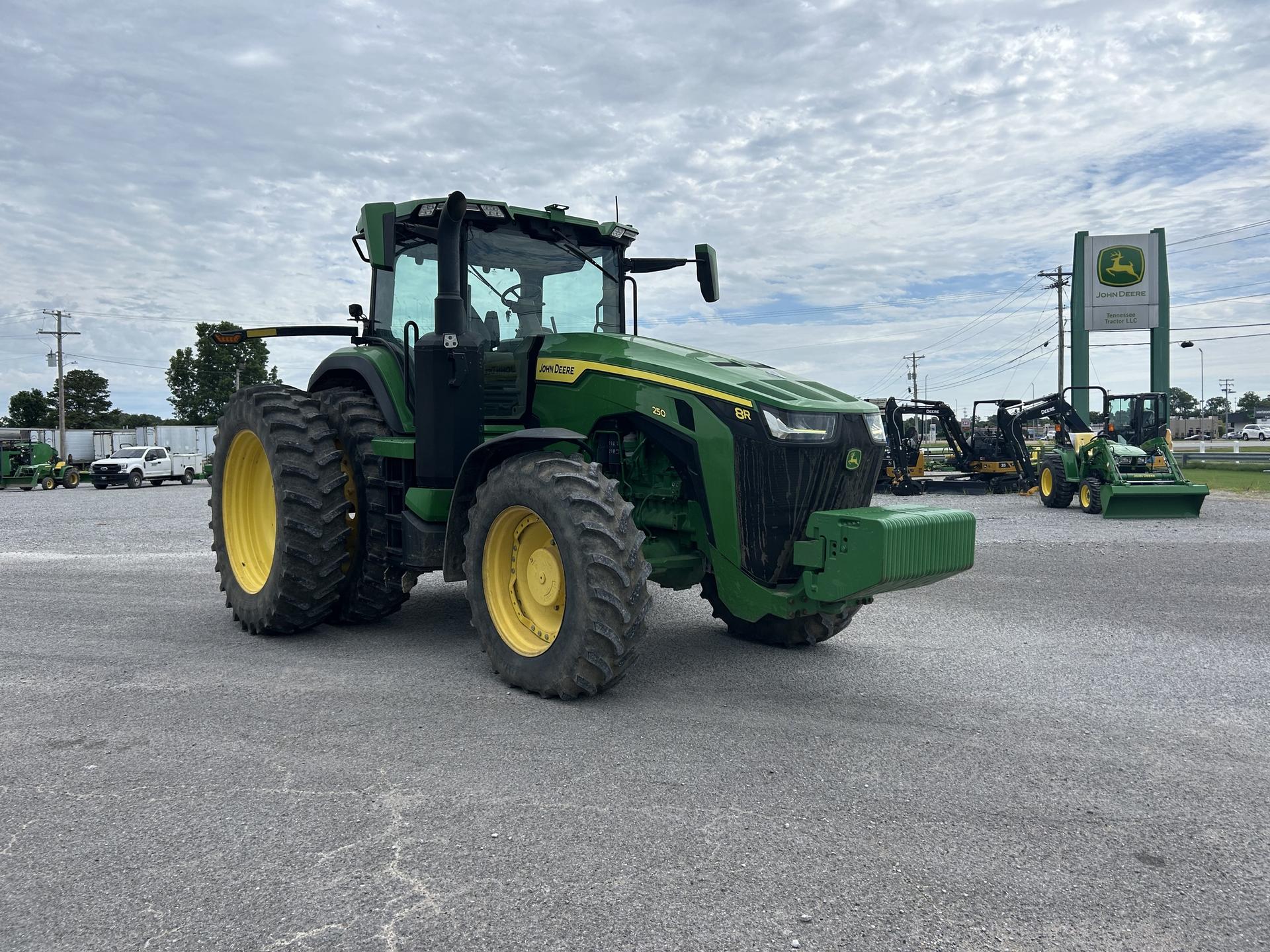 2022 John Deere 8R 250 Image