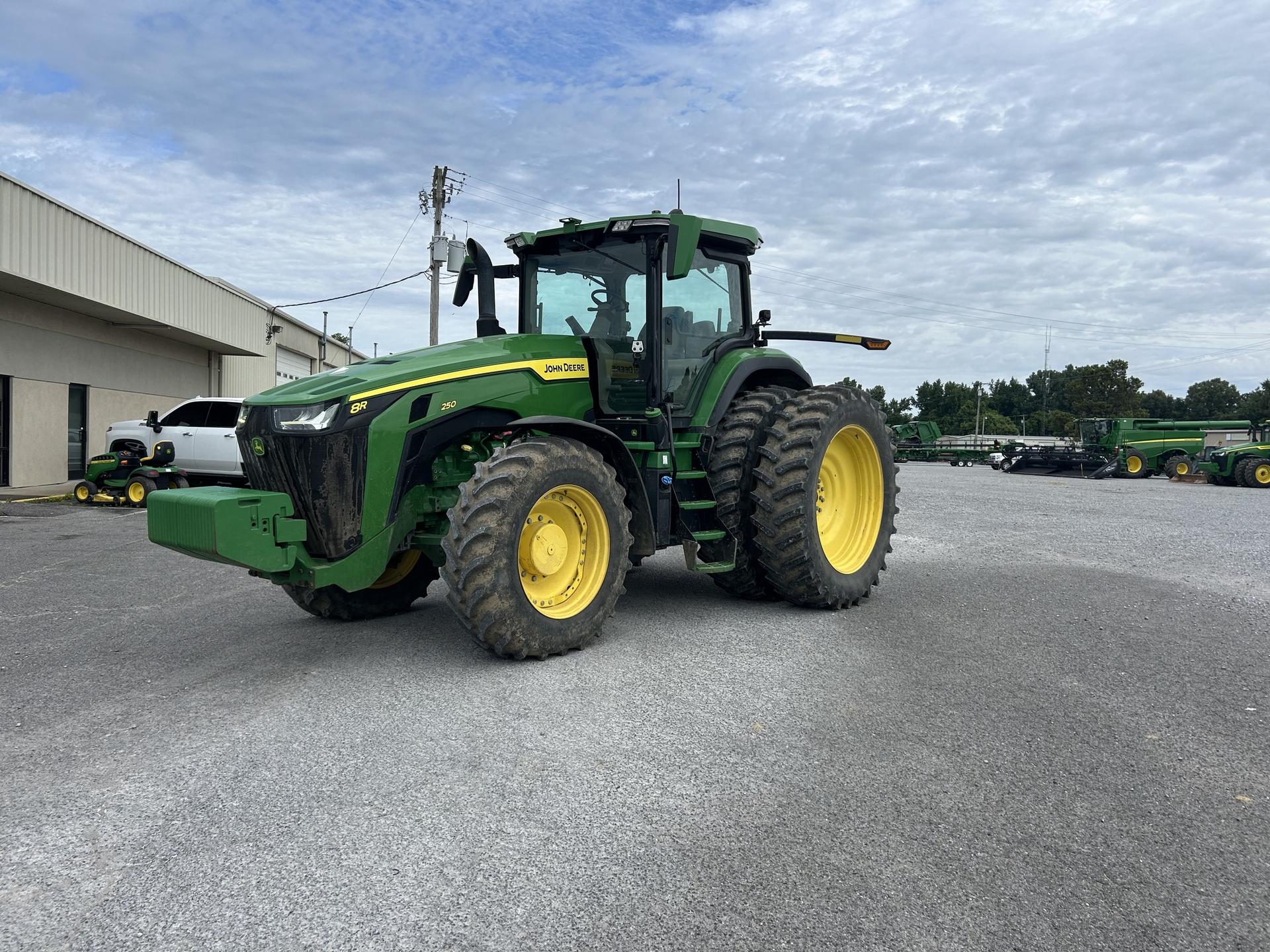 2022 John Deere 8R 250 Image