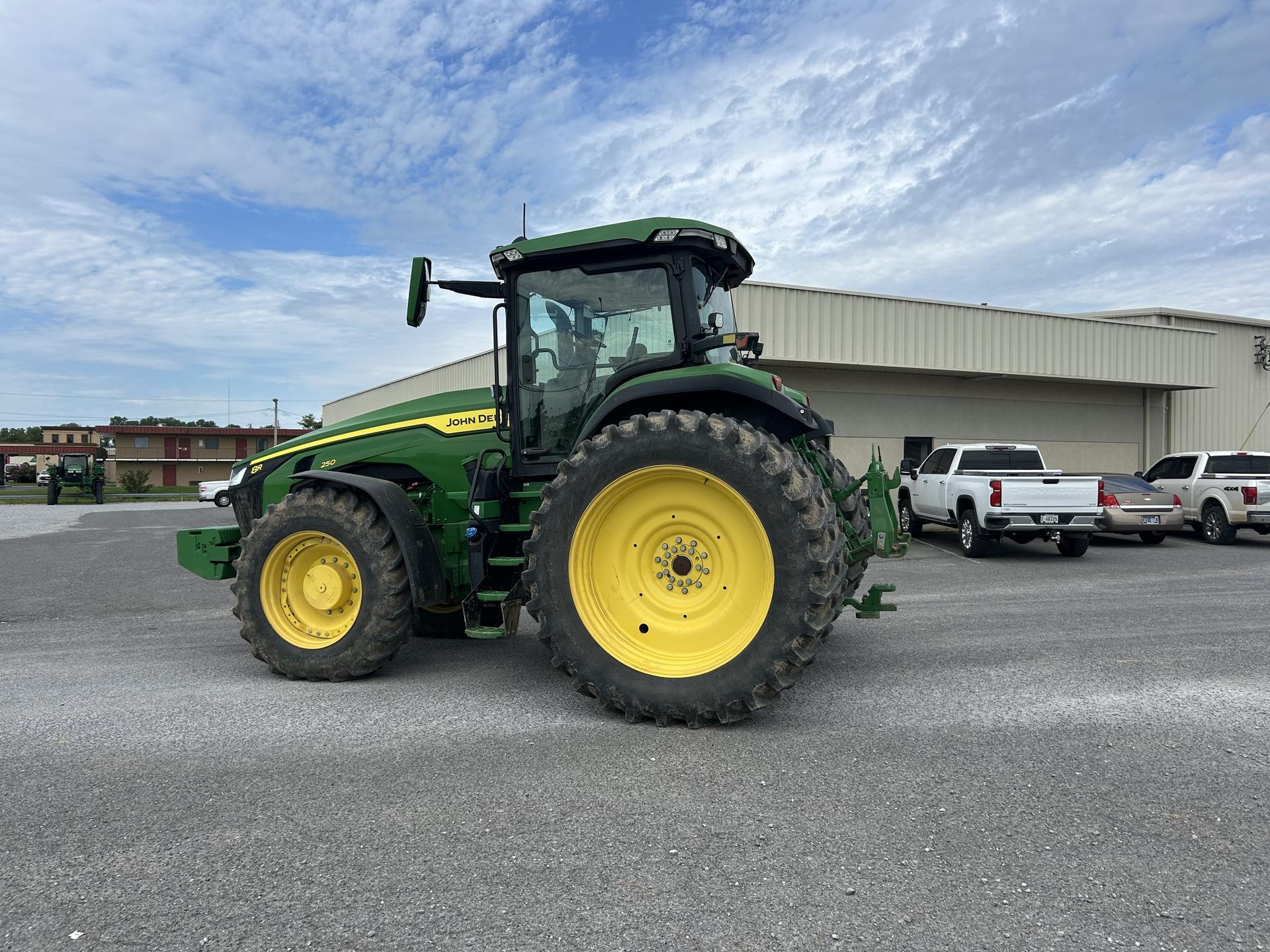 2022 John Deere 8R 250 Image