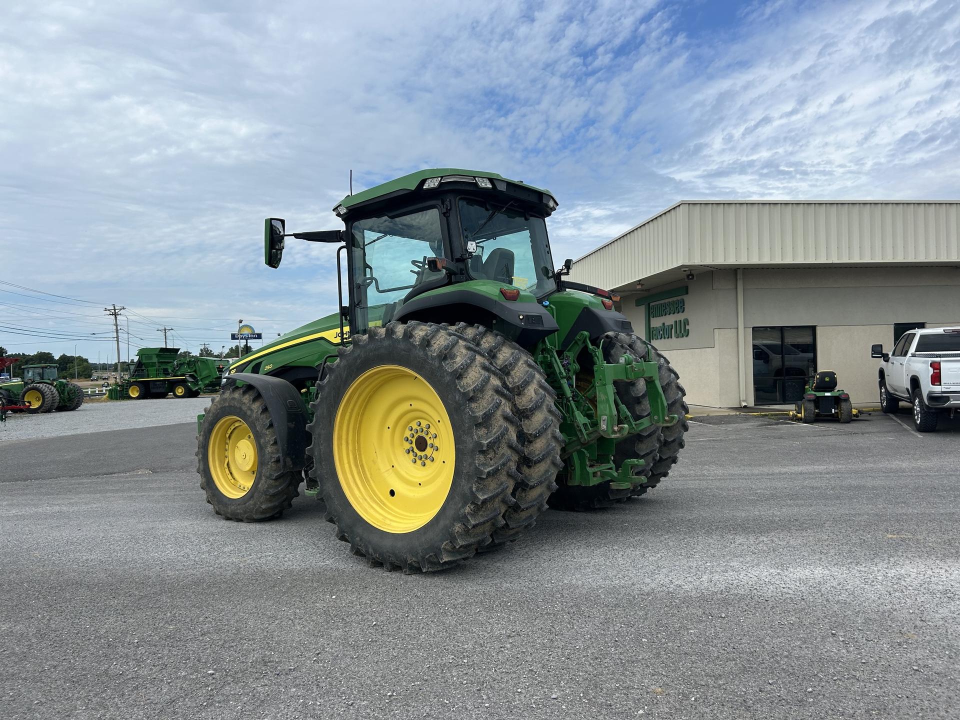 2022 John Deere 8R 250 Image