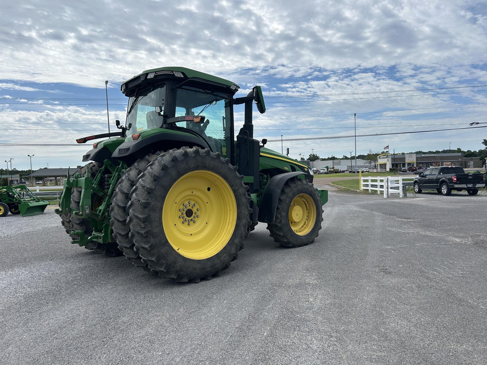 2022 John Deere 8R 250 Image