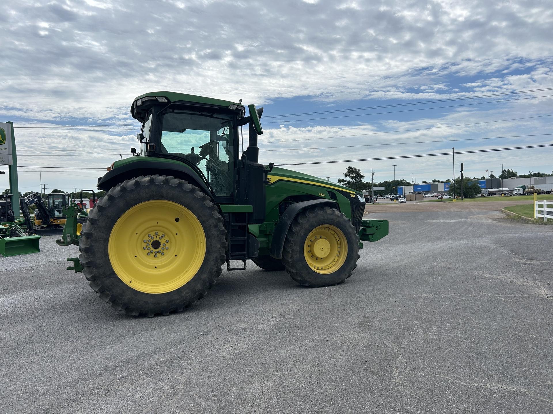 2022 John Deere 8R 250 Image