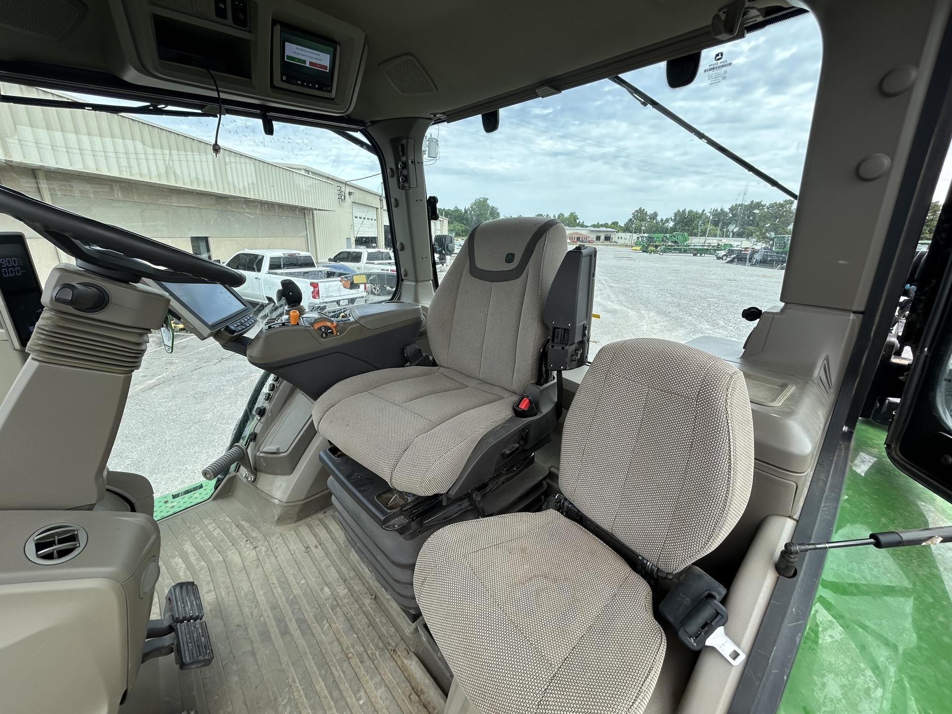 2022 John Deere 8R 250 Image