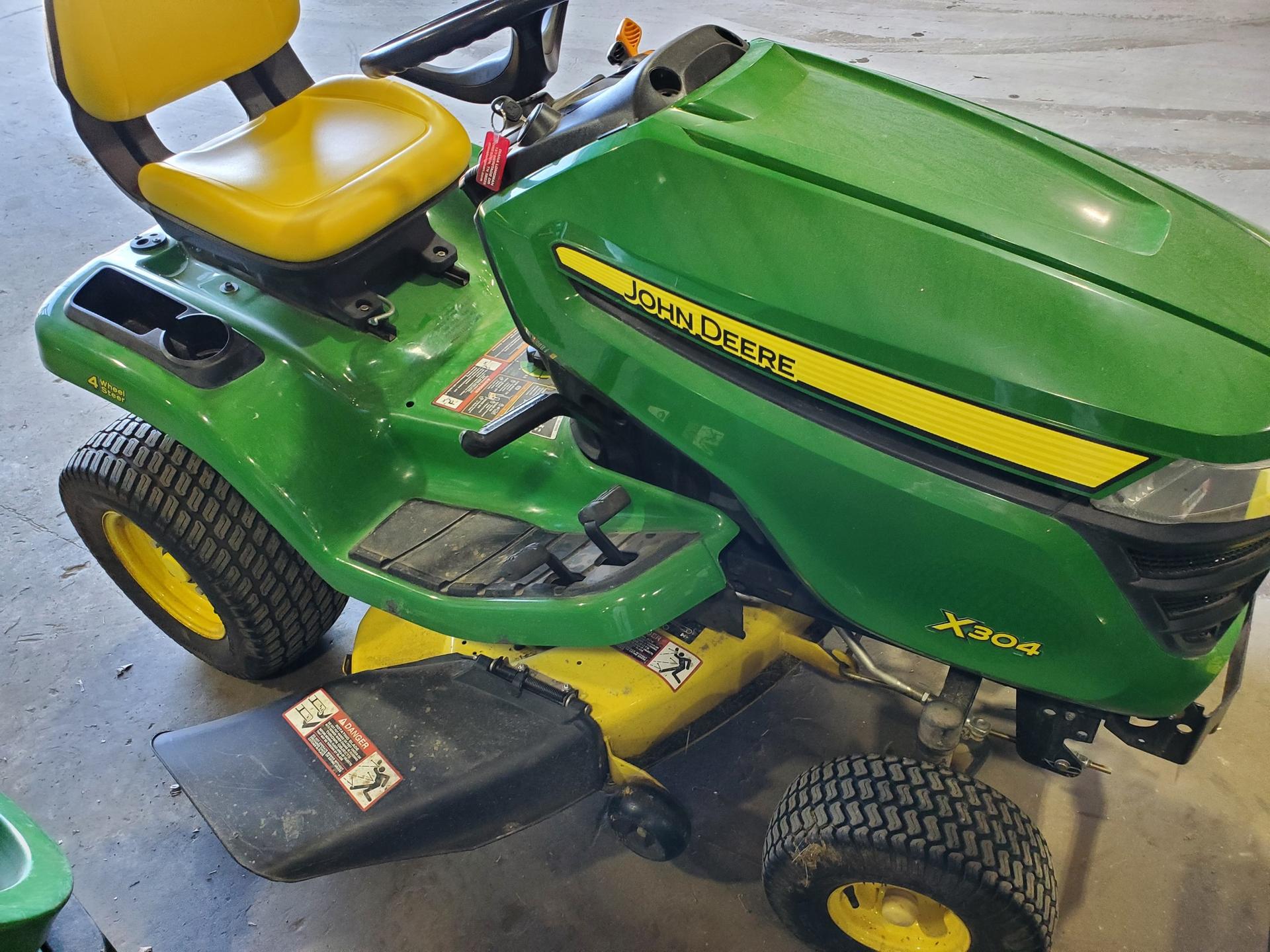 2014 John Deere X304 Image