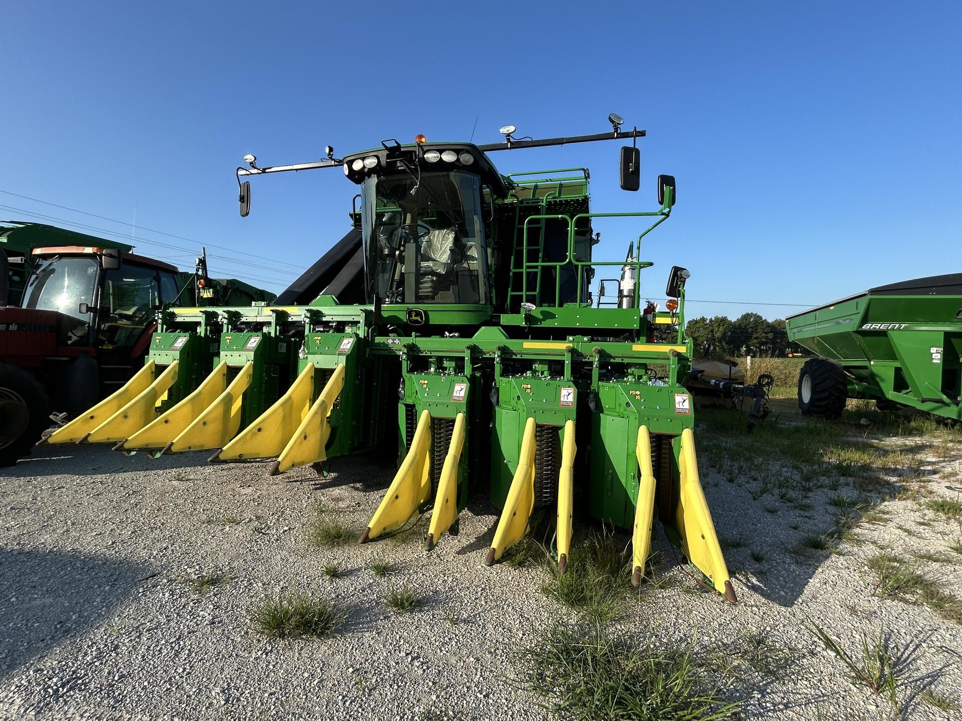 2021 John Deere CP690 Image