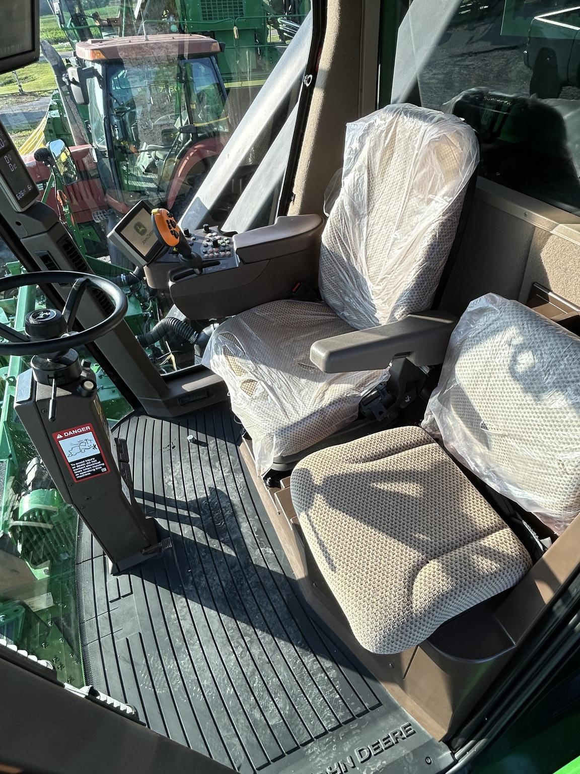 2021 John Deere CP690 Image