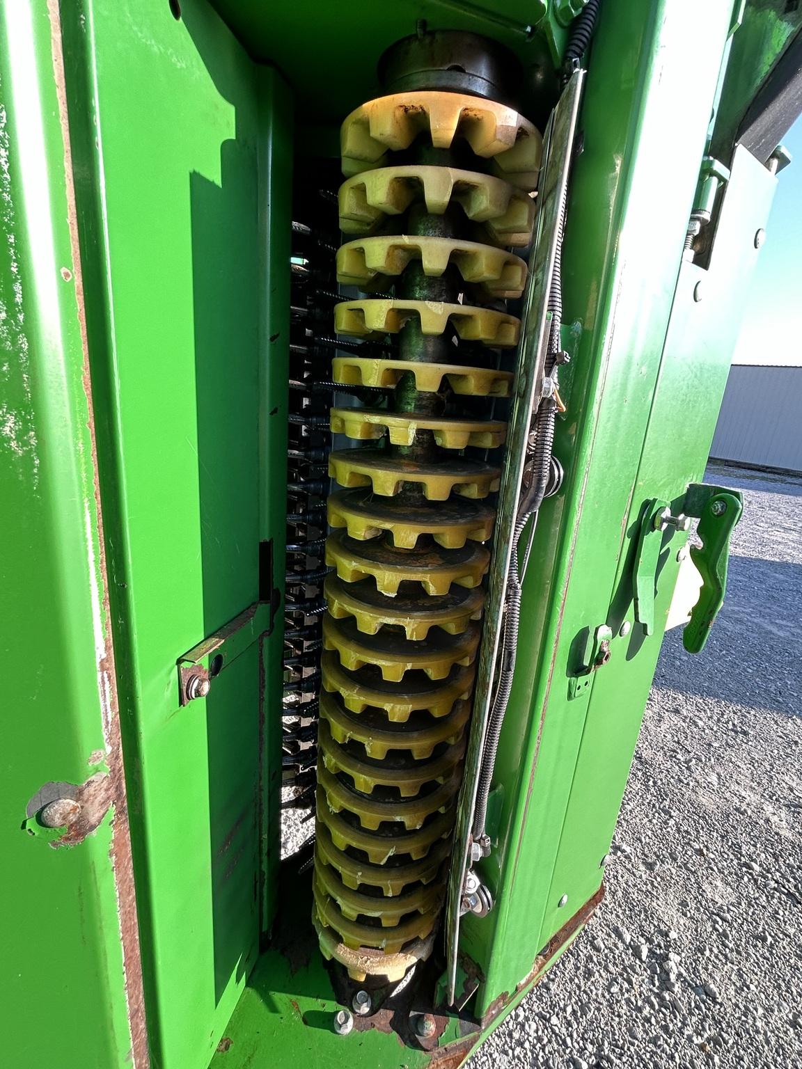 2021 John Deere CP690 Image