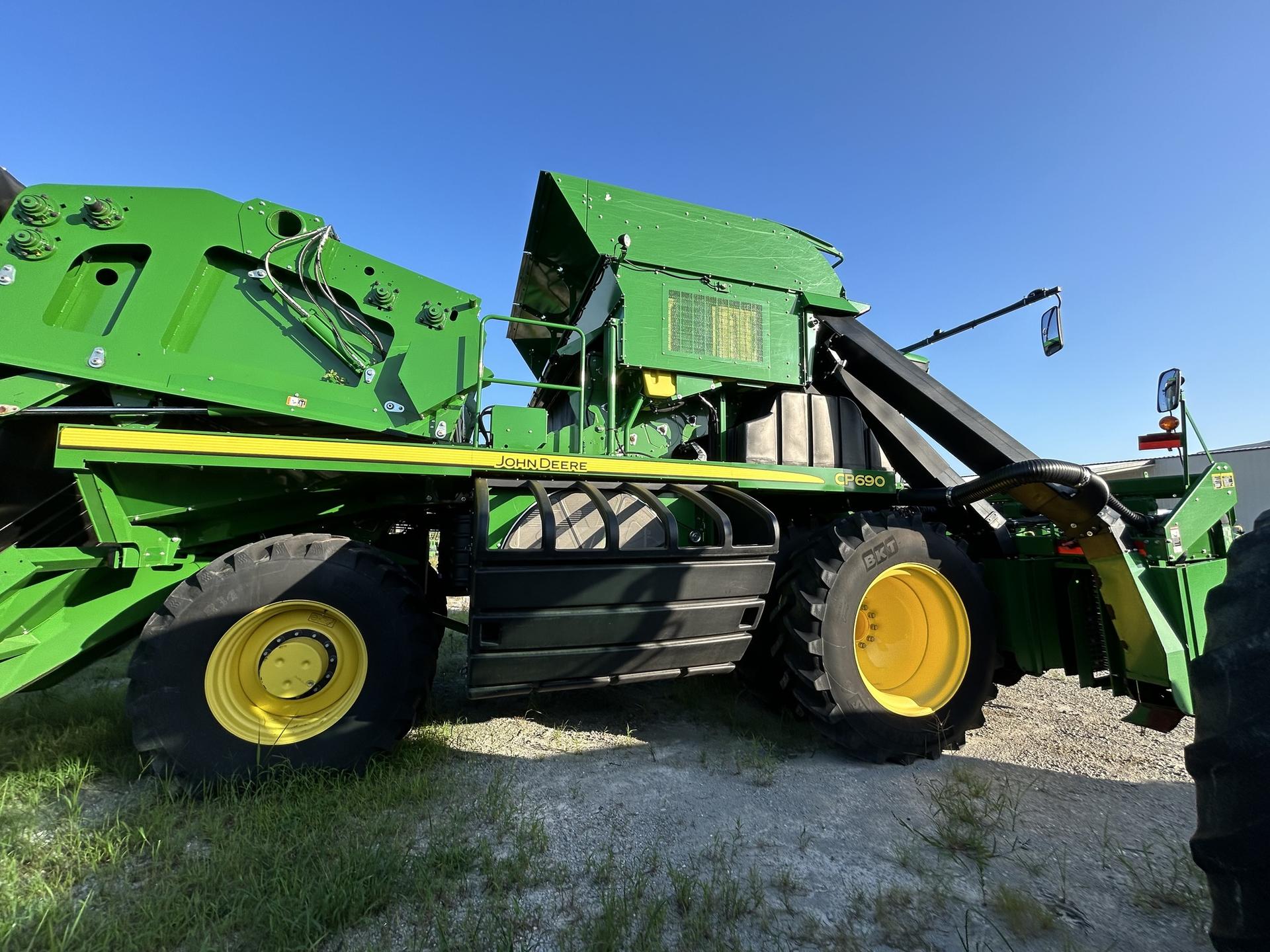 2021 John Deere CP690 Image