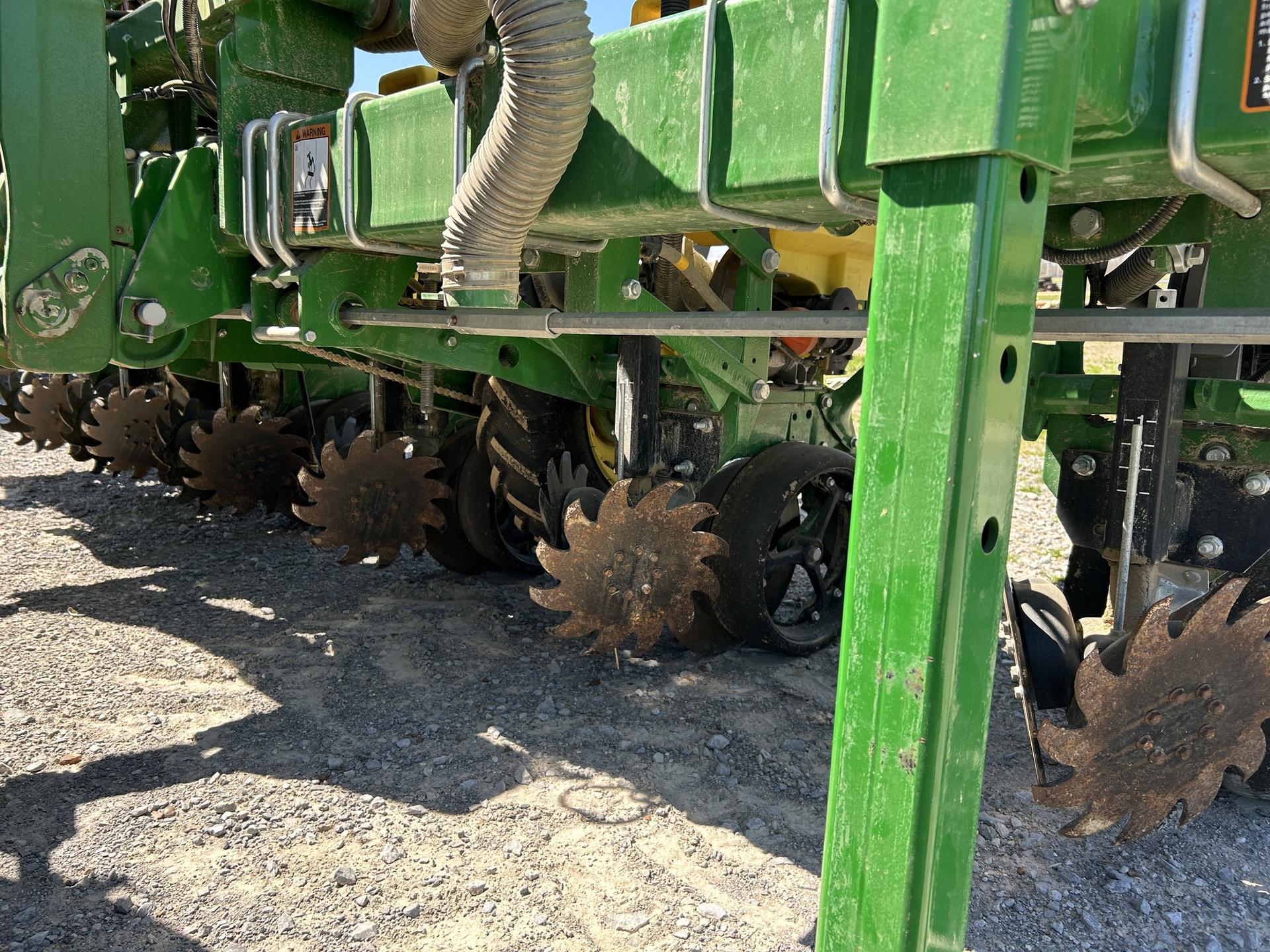 2023 John Deere 1725 Image