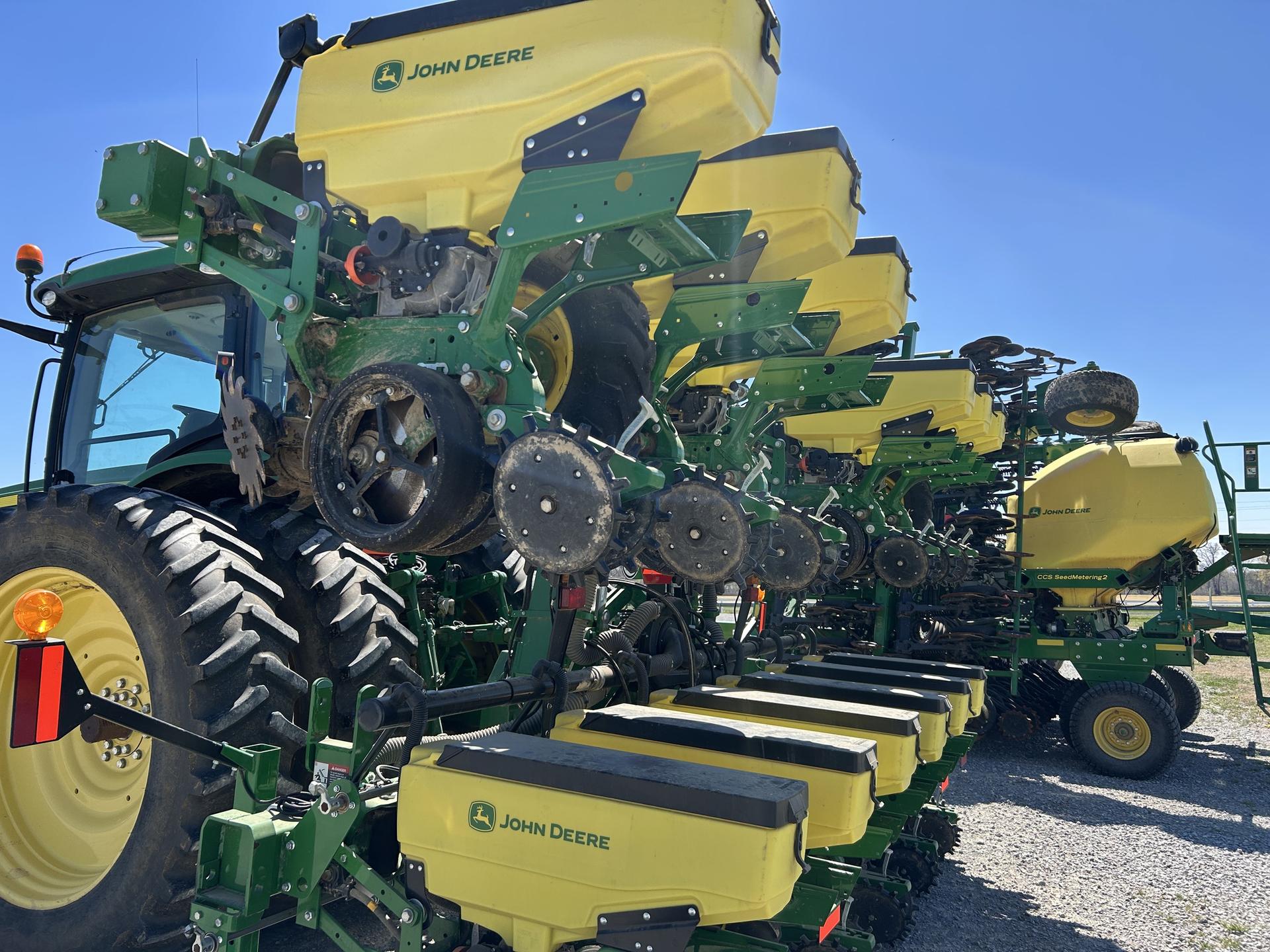 2023 John Deere 1725 Image