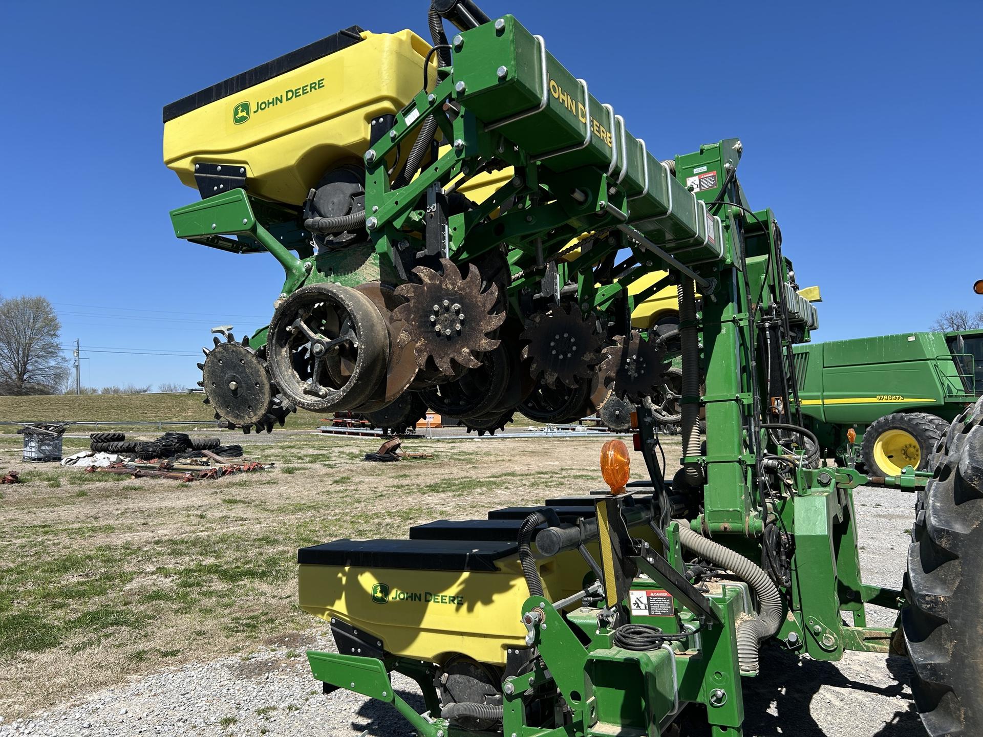 2023 John Deere 1725 Image