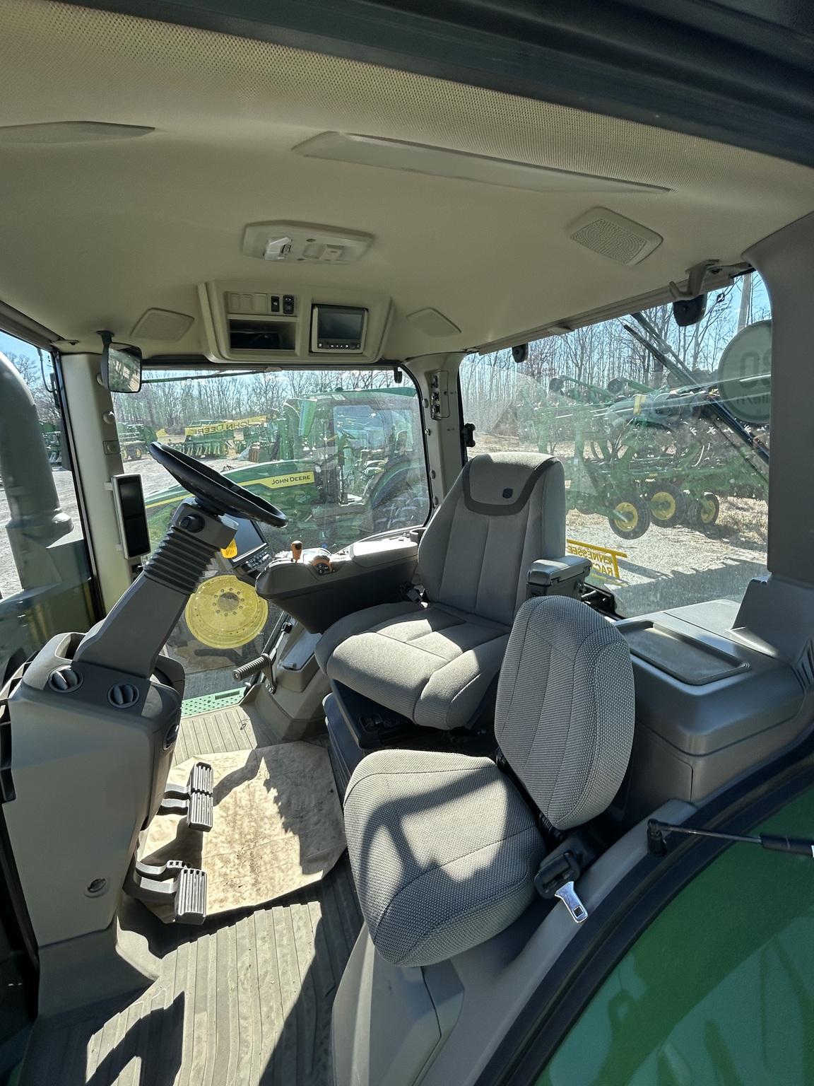 2022 John Deere 8R 230 Image