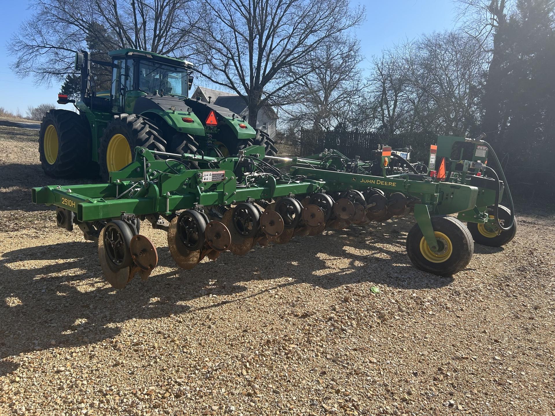 2016 John Deere 2510H Image