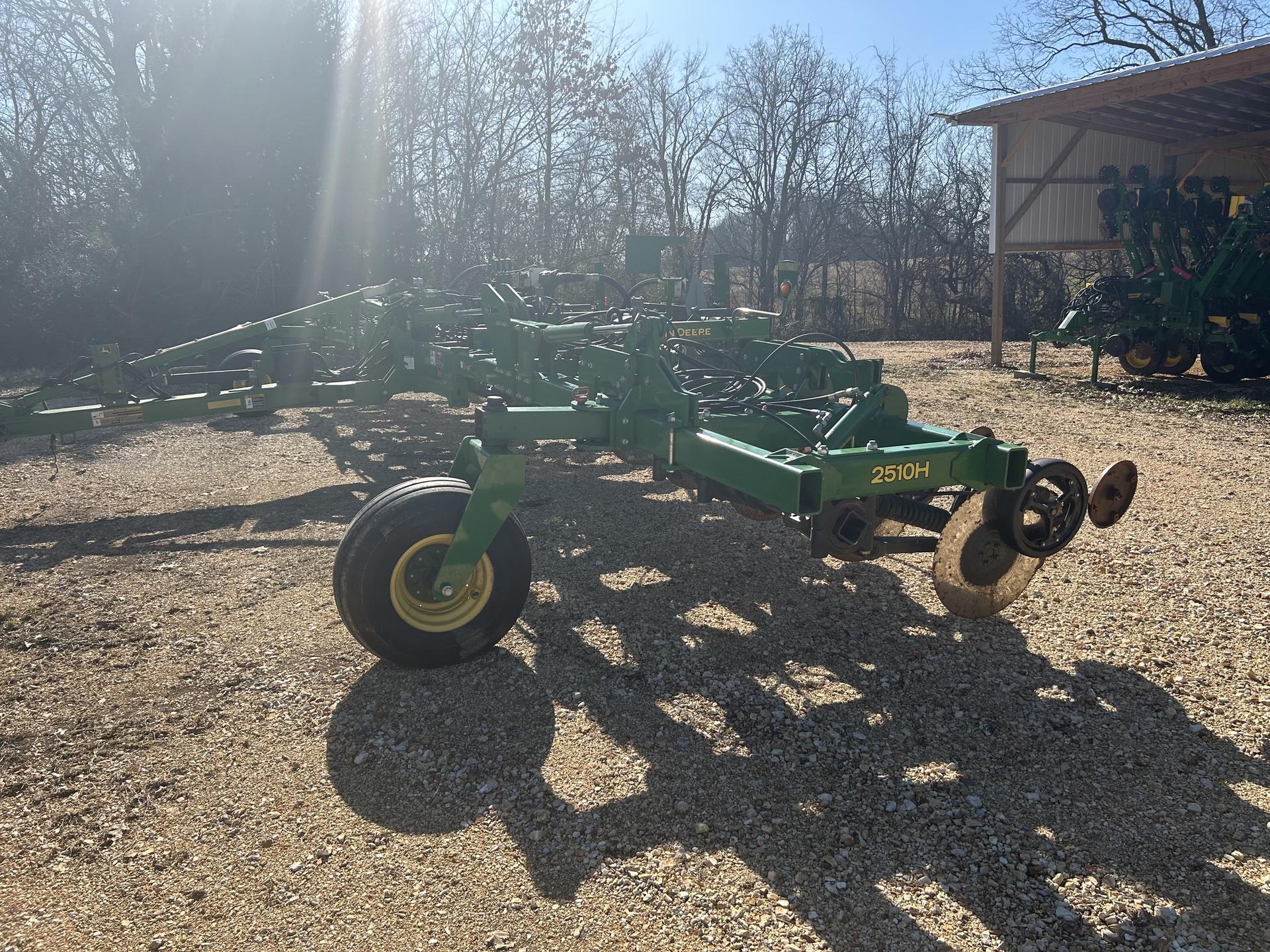 2016 John Deere 2510H Image