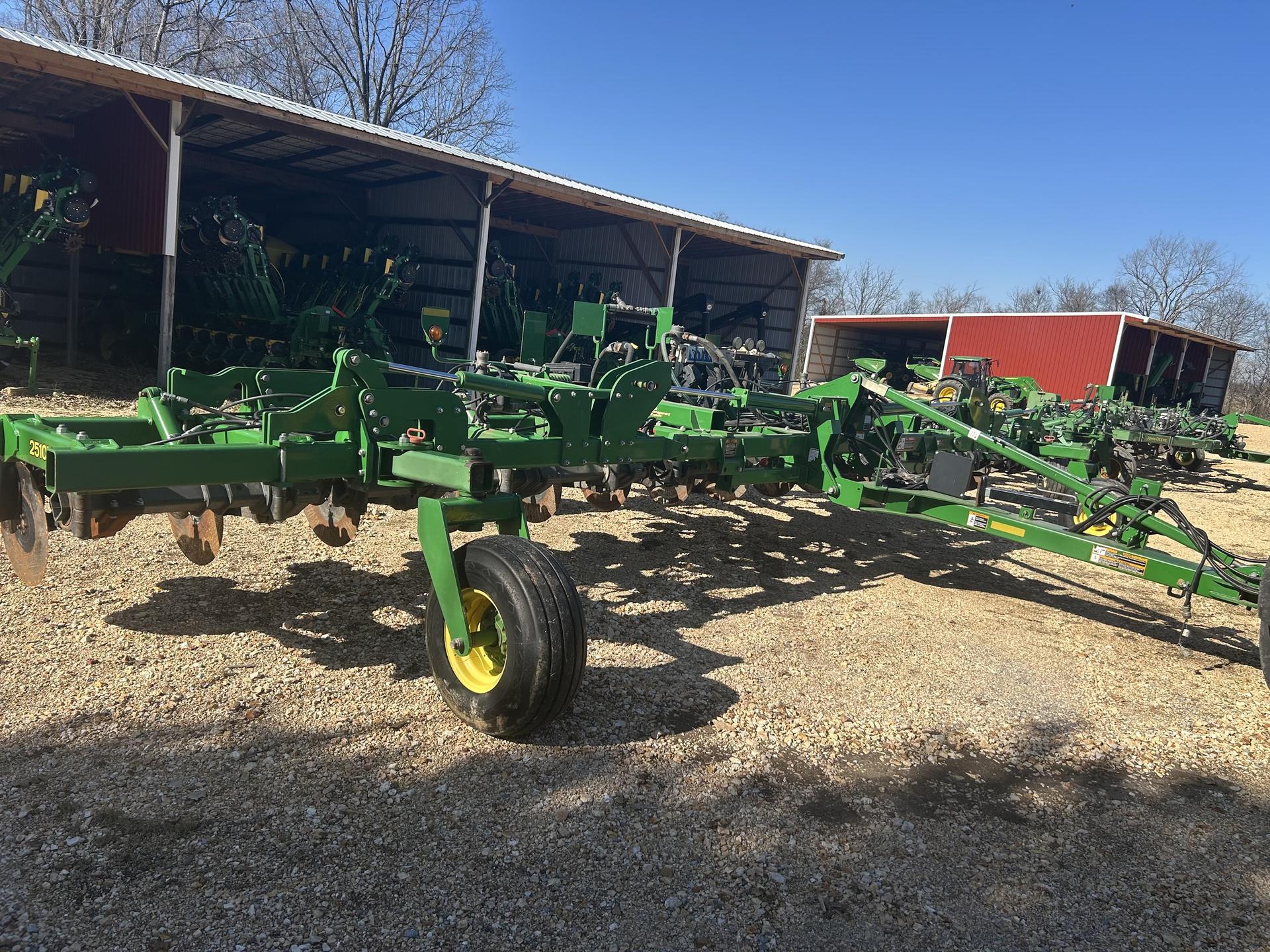 2016 John Deere 2510H Image