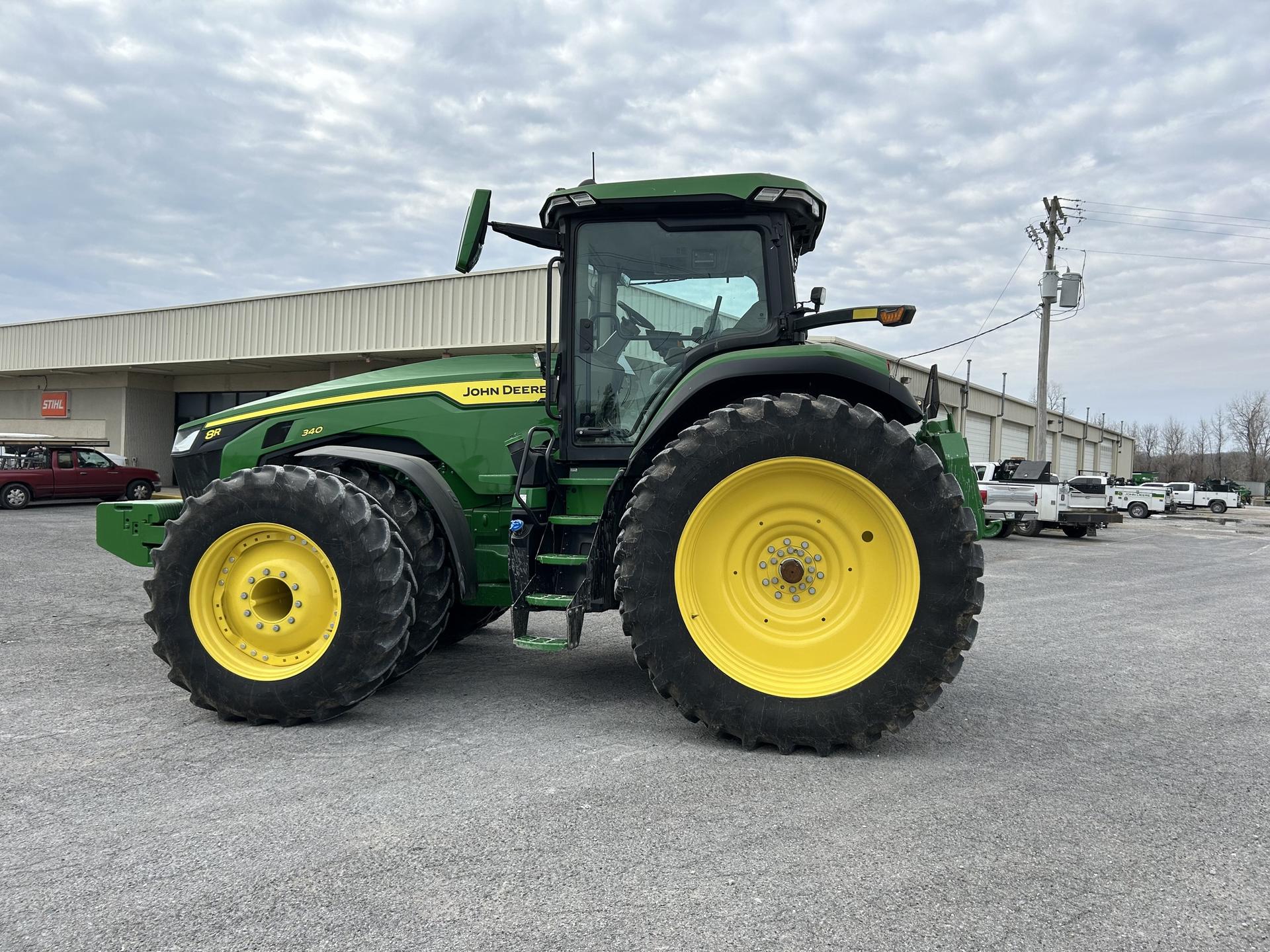 2024 John Deere 8R 340 Image