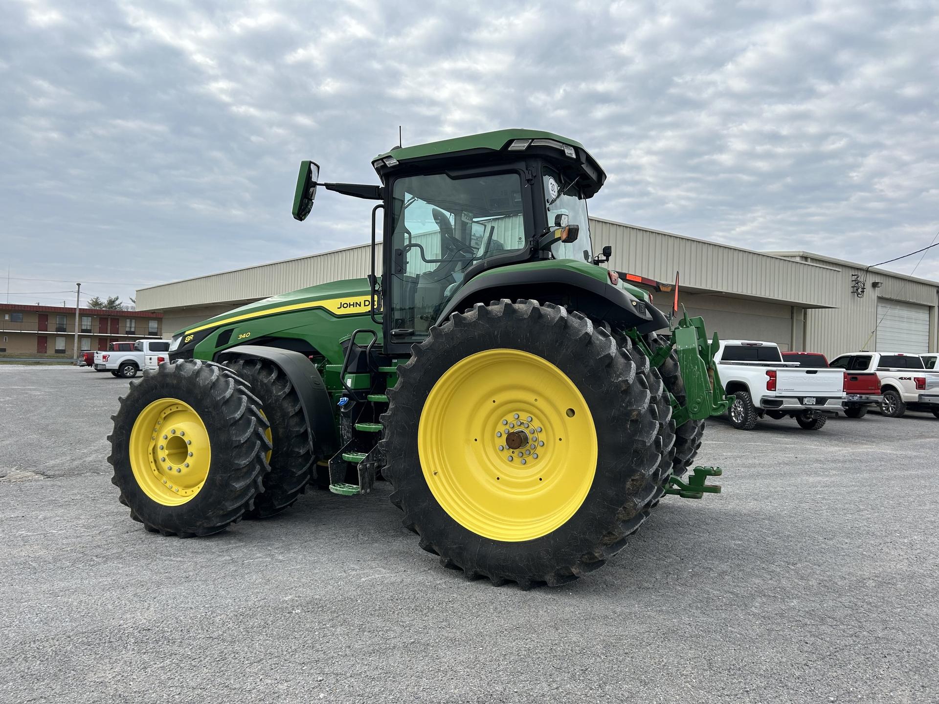 2024 John Deere 8R 340 Image