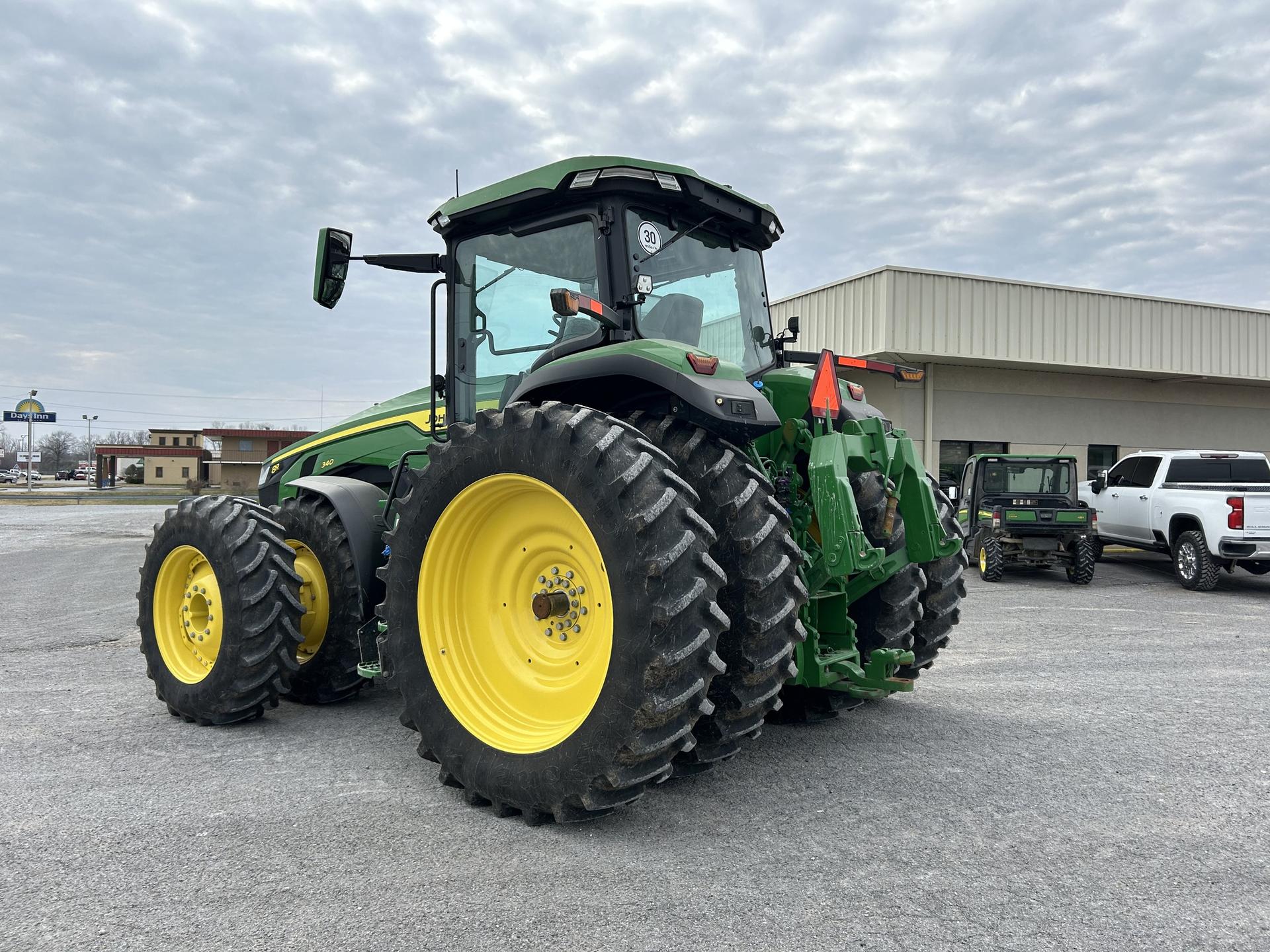 2024 John Deere 8R 340 Image