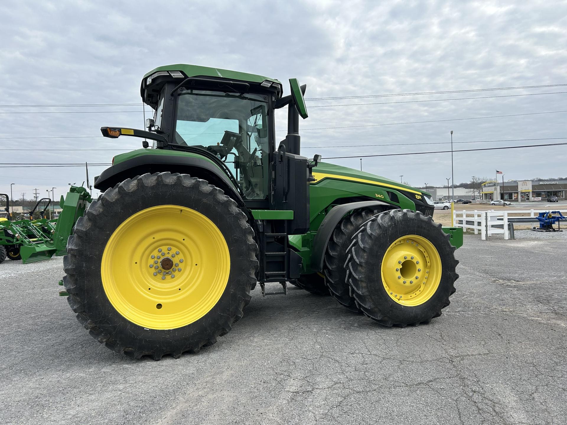 2024 John Deere 8R 340 Image