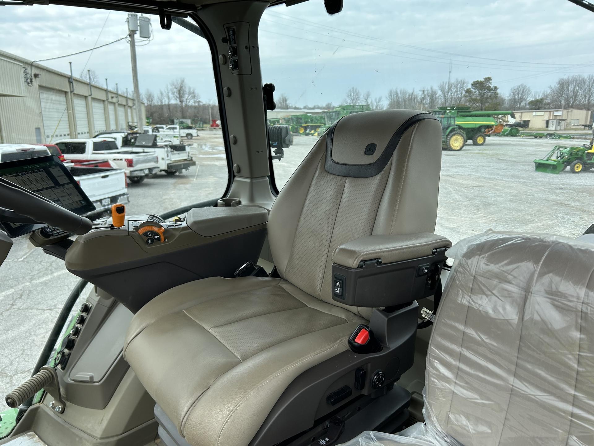 2024 John Deere 8R 340 Image