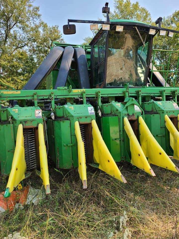 2001 John Deere 9976 Image