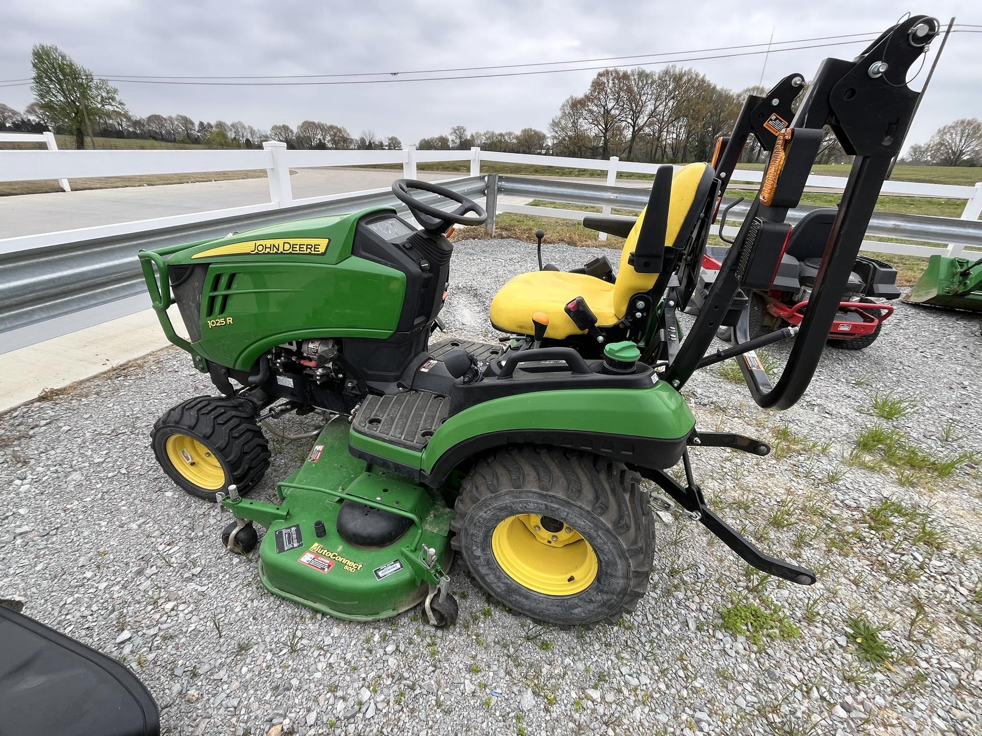 2019 John Deere 1025R Image
