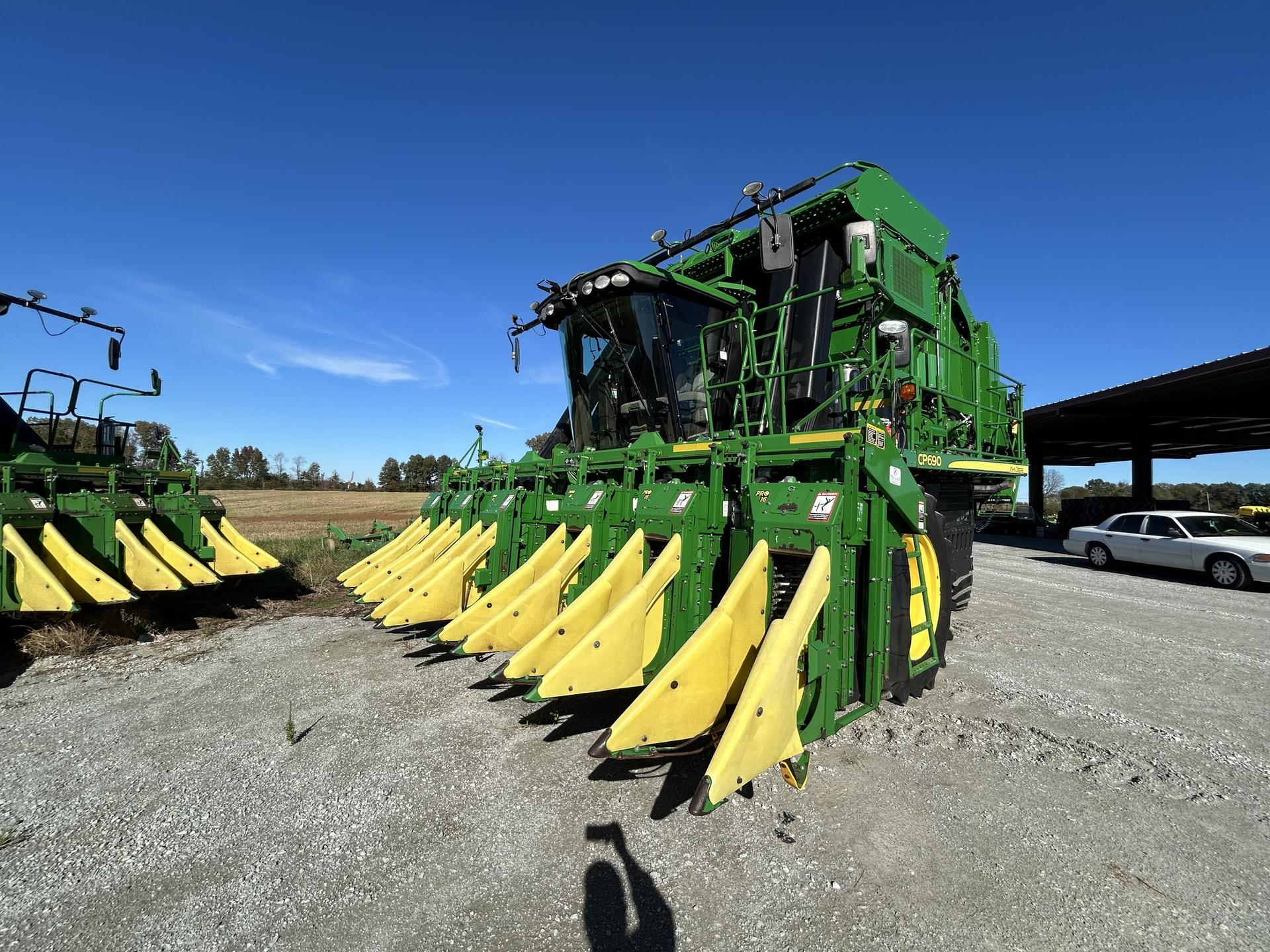 2021 John Deere CP690 Image