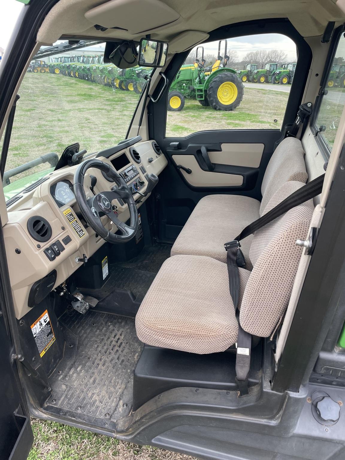 2018 John Deere XUV835R Image