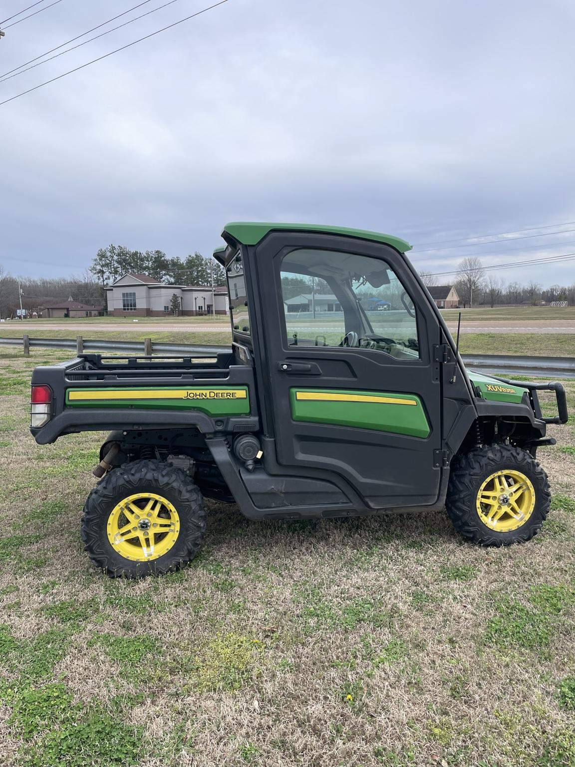2018 John Deere XUV835R Image
