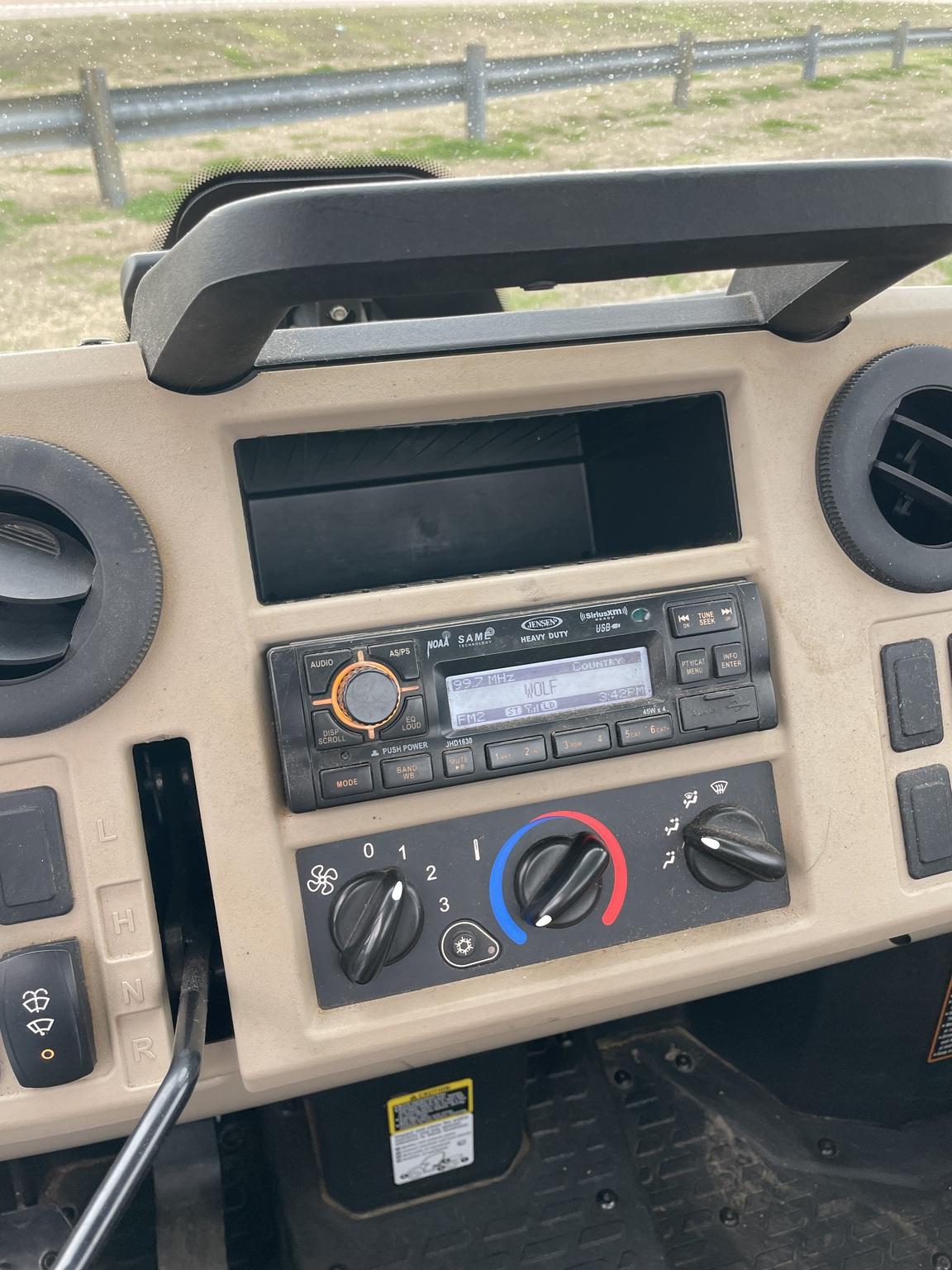2018 John Deere XUV835R Image