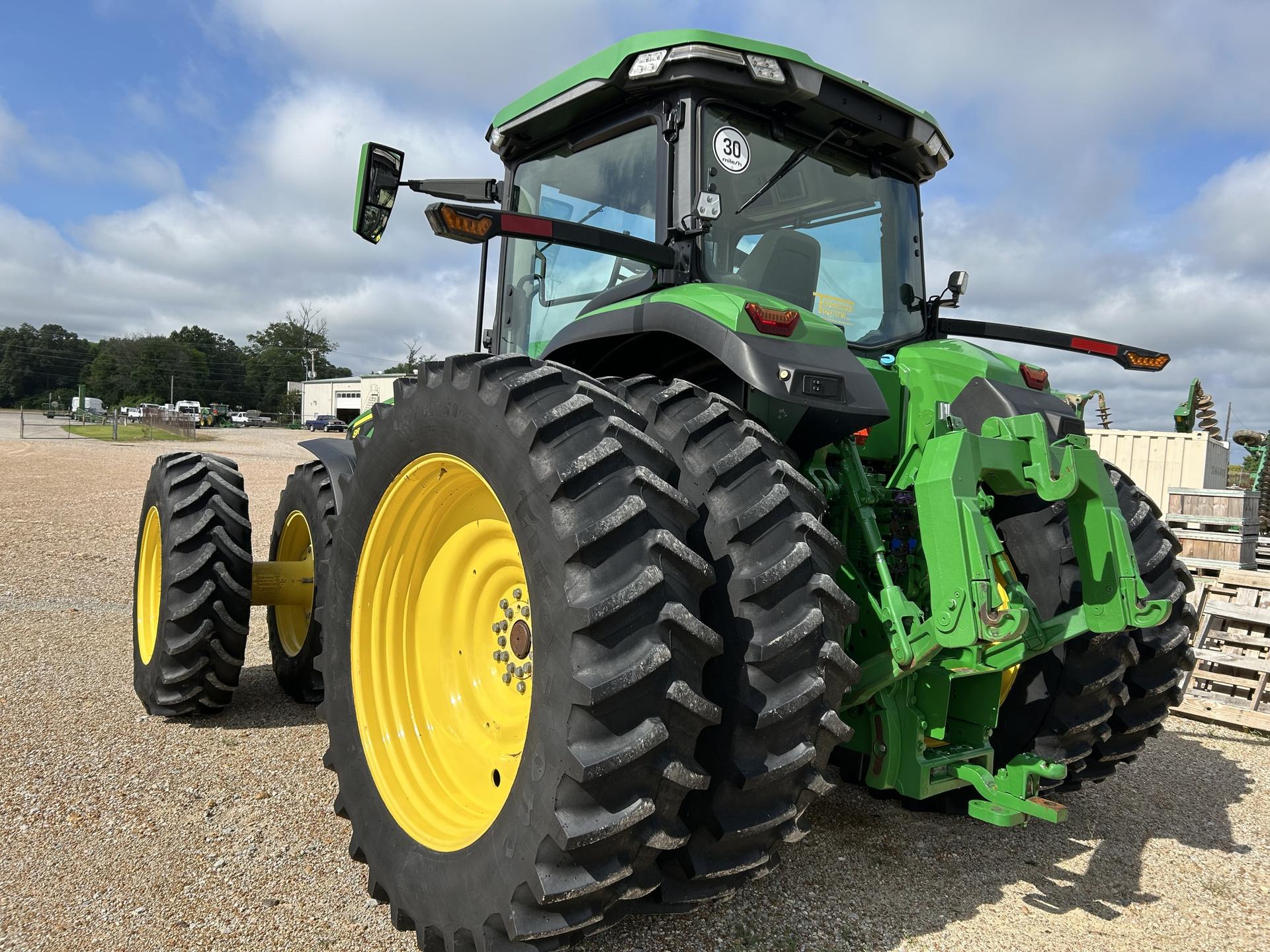 2022 John Deere 8R 230 Image